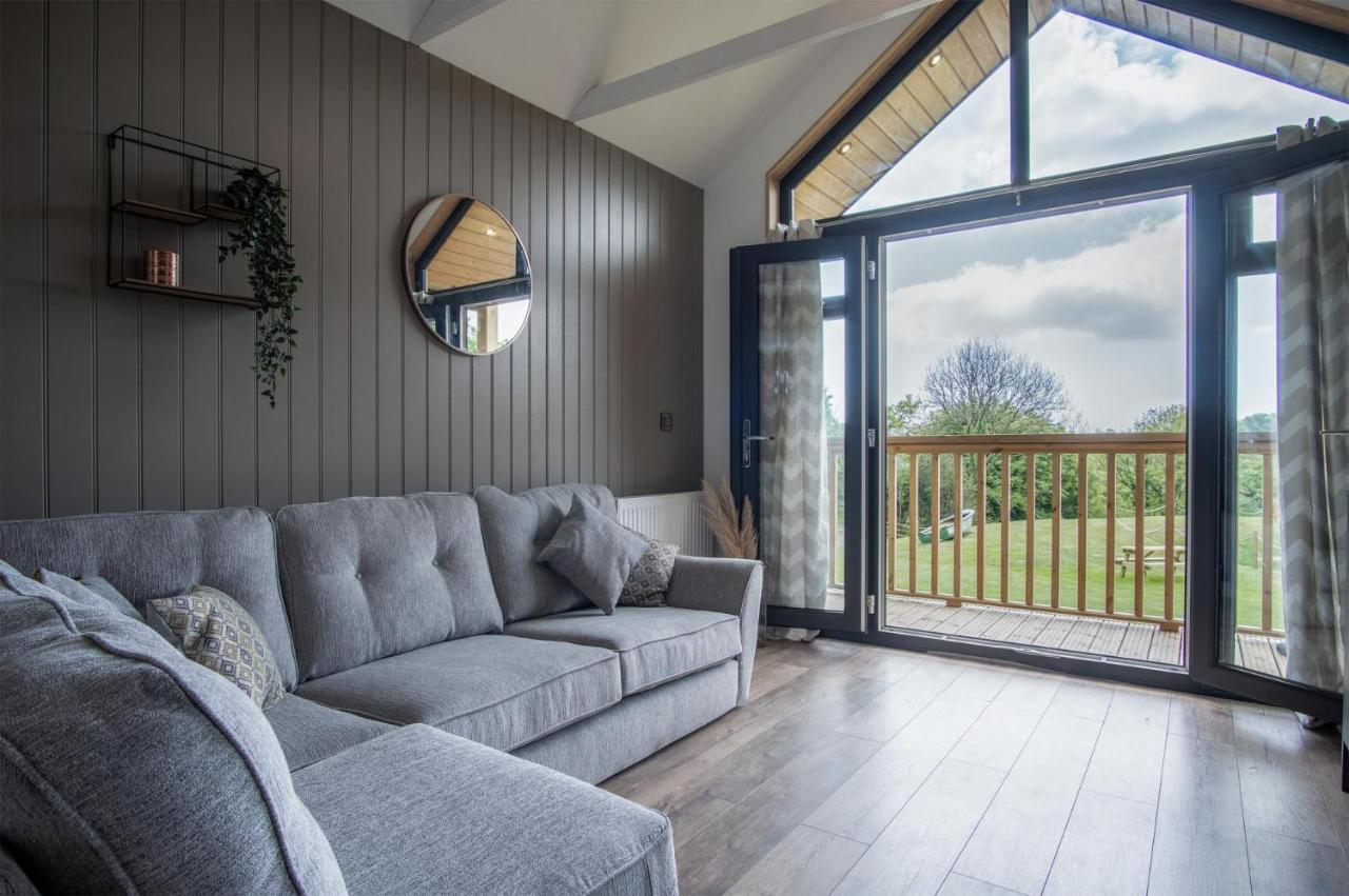 Cabin In The Woods - 1 Bedroom Lodge - Kilgetty Stepaside  ภายนอก รูปภาพ