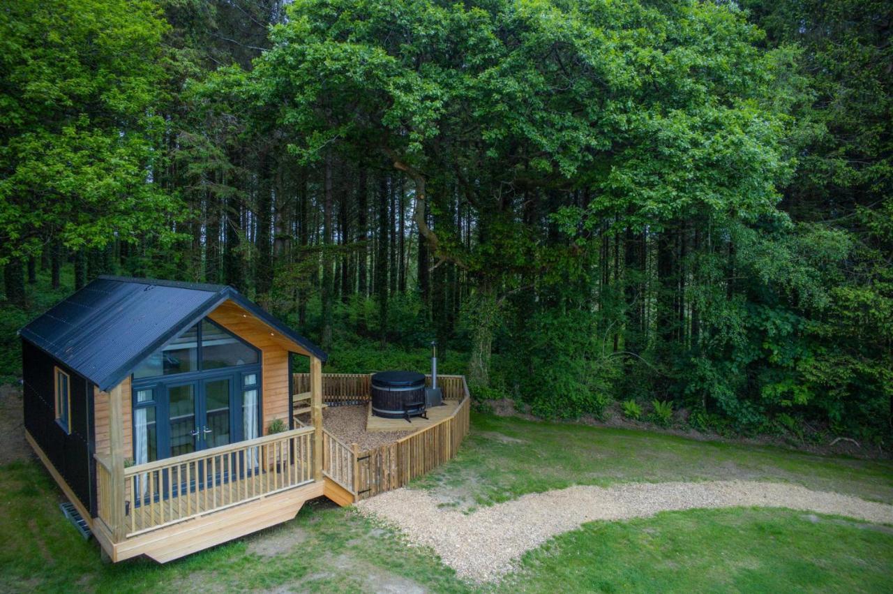 Cabin In The Woods - 1 Bedroom Lodge - Kilgetty Stepaside  ภายนอก รูปภาพ